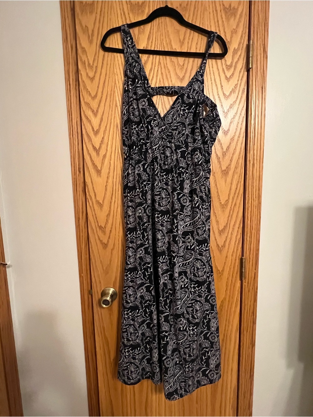Universal Thread Navy and White Paisley Midi Dress